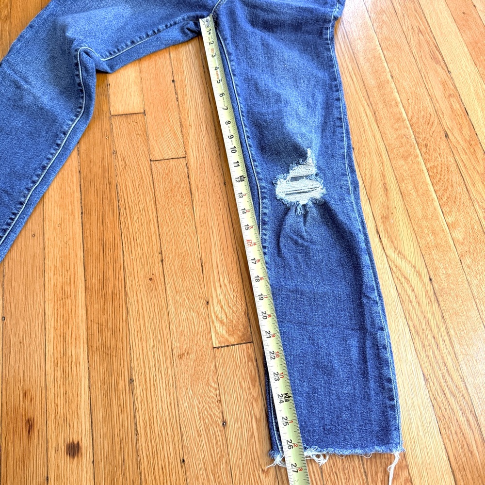 Levi’s Wedgie Straight Size 26 Distressed Raw Hem High Rise Jeans - Picture 4 of 8